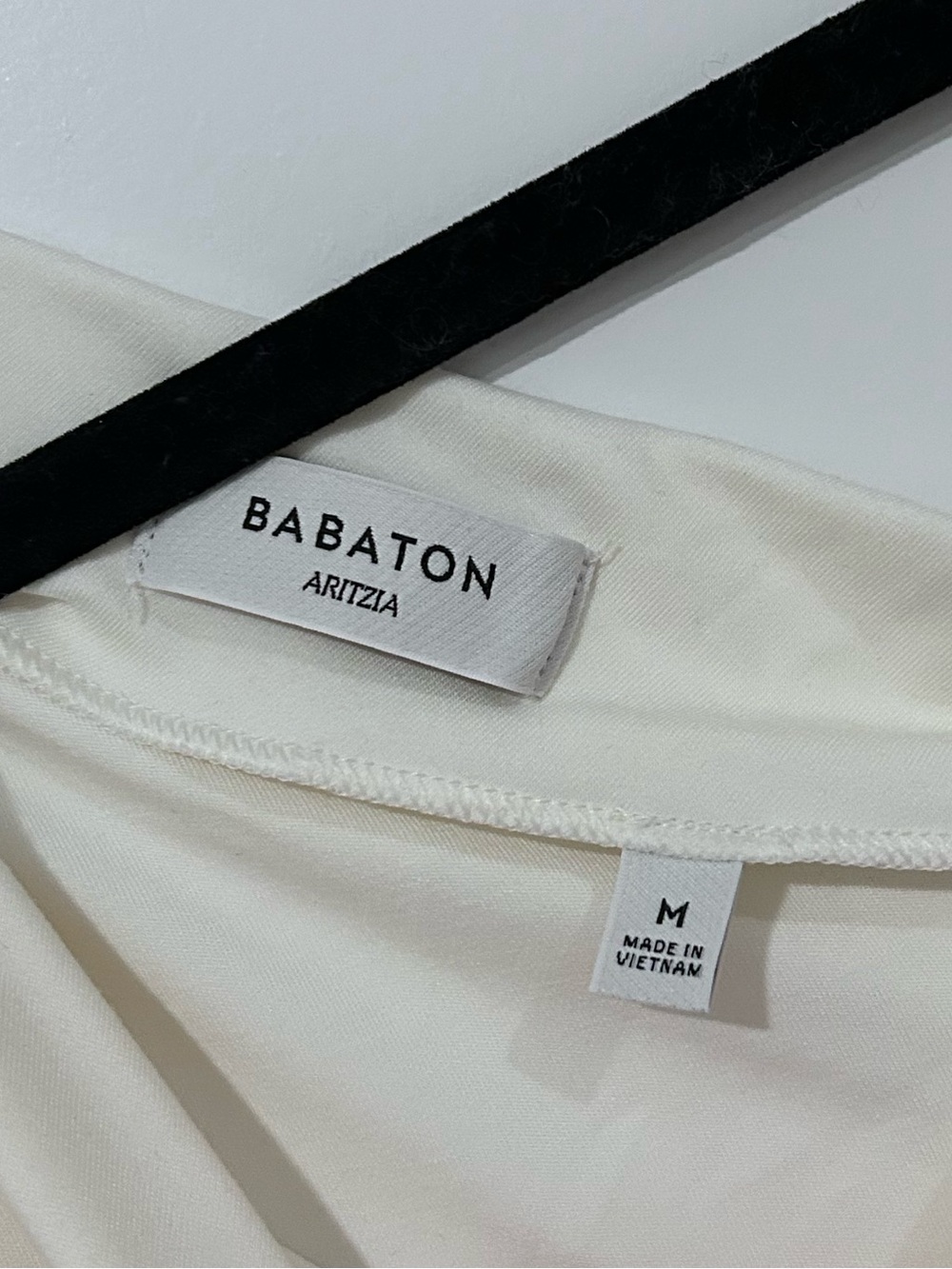 Aritzia Babaton City Wide Top — Light Birch (Cream) | Size M - Picture 4 of 4